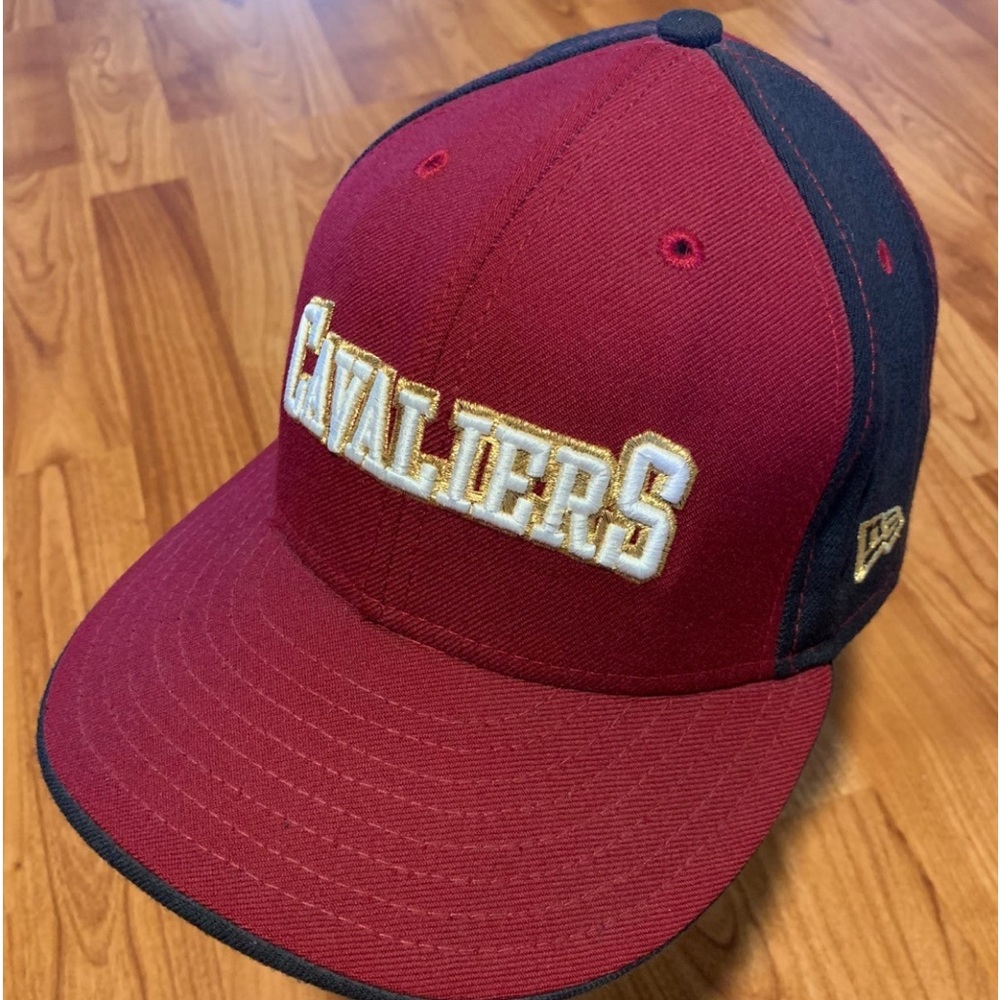 Cleveland cavs fitted hat. Size 7 1/8.